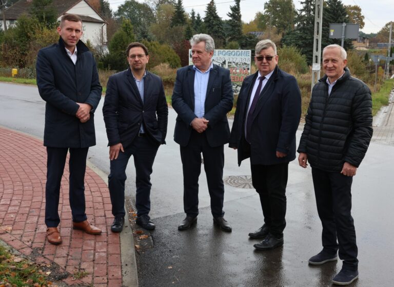 Wizja terenowa na nowo wybudowanej drodze powiatowej w Bilczy