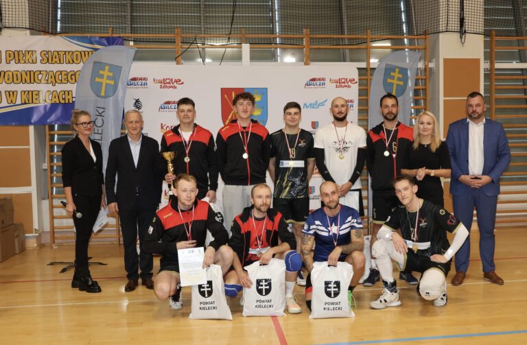 Siatkarze z Nowej Słupi z Pucharem Przewodniczącego Rady Powiatu Siatkarze z Nowej Słupi z Pucharem Przewodniczącego Rady Powiatu