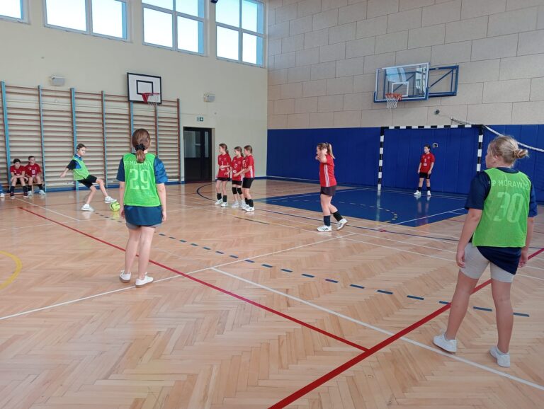 Międzyszkolne zawody sportowe Miasta i Gminy Morawica w mini piłce halowej dziewcząt z klas IV-VI