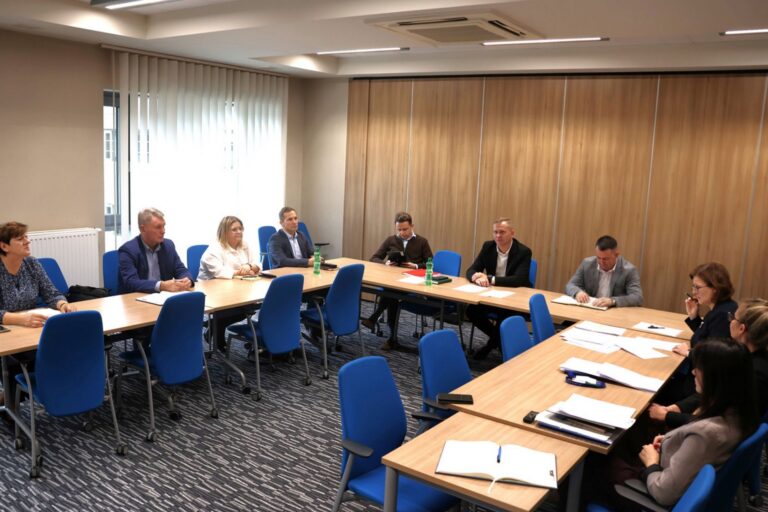 O oświacie i turystyce – Obrady Komisji