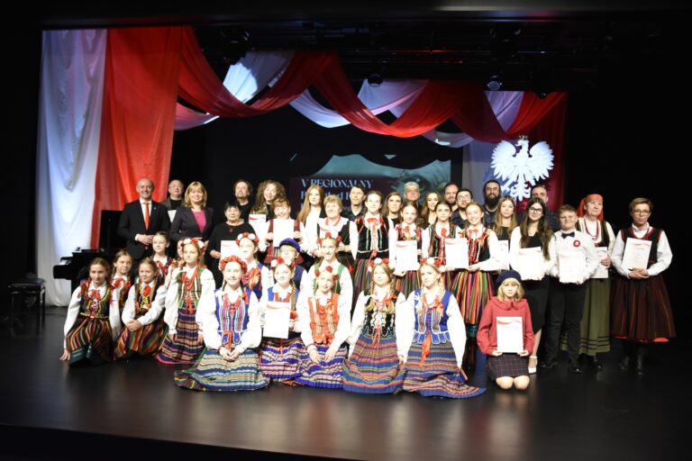 ˝Małe Wolanecki˝, Aleksandra Piłat i Zuzanna Pyczek laureatami Regionalnego Przeglądu Pieśni Patriotycznych
