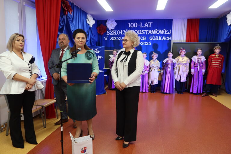 Stulecie Szkoły Podstawowej w Szczukowskich Górkach. Wzruszająca podróż przez sto lat historii