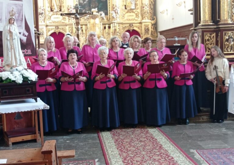 Chór Towarzystwa Przyjaciół Ziemi Morawickiej w Piotrkowicach
