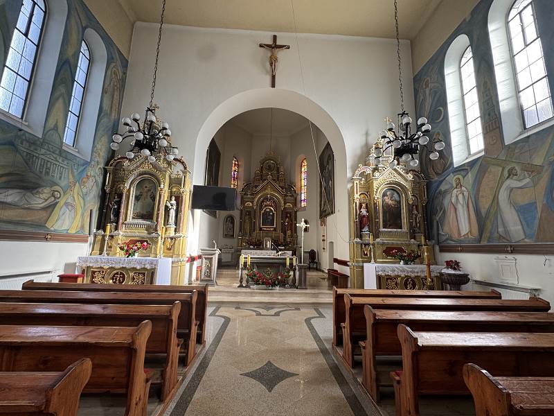 Zabytkowe ołtarze i organy w kościele w Łukowej odzyskały dawny blask. Poświęcenia dokonał biskup Jan Piotrowski