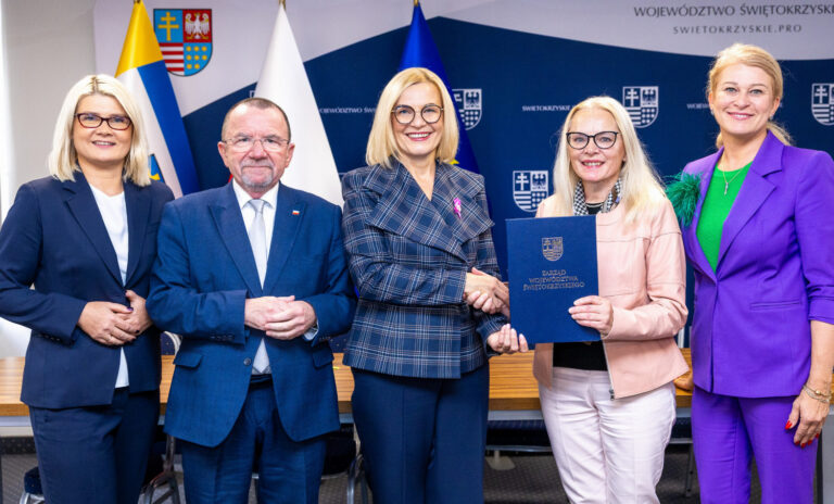 Zapewniamy ciągłość szkoleń dla mieszkańców i rozszerzamy profilaktykę zdrowotną 40+! Na te cele 91 mln zł z Funduszy Europejskich!