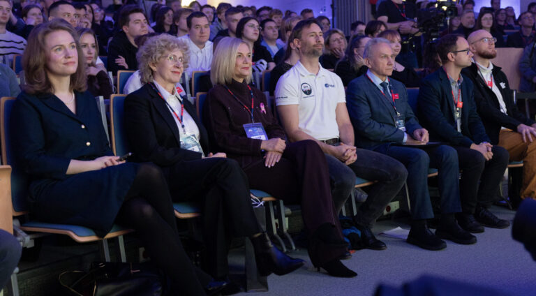 Sławosz Uznański-Wiśniewski inspiruje młodych naukowców z regionu! Misja kosmiczna IGNIS na Politechnice Świętokrzyskiej