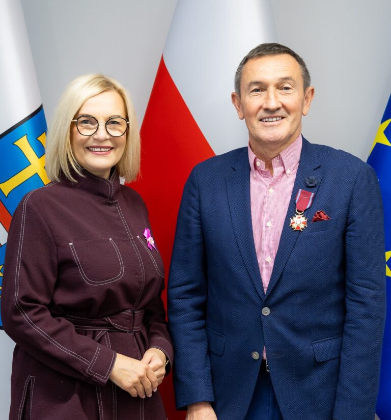 Dr n. med. Grzegorz Świercz uhonorowany Złotym Krzyżem Zasługi