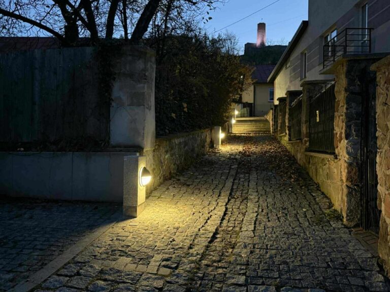 Zakończyły się prace przy budowie oświetlenia pomiędzy ulicami: Radkowską i Długą w Chęcinach