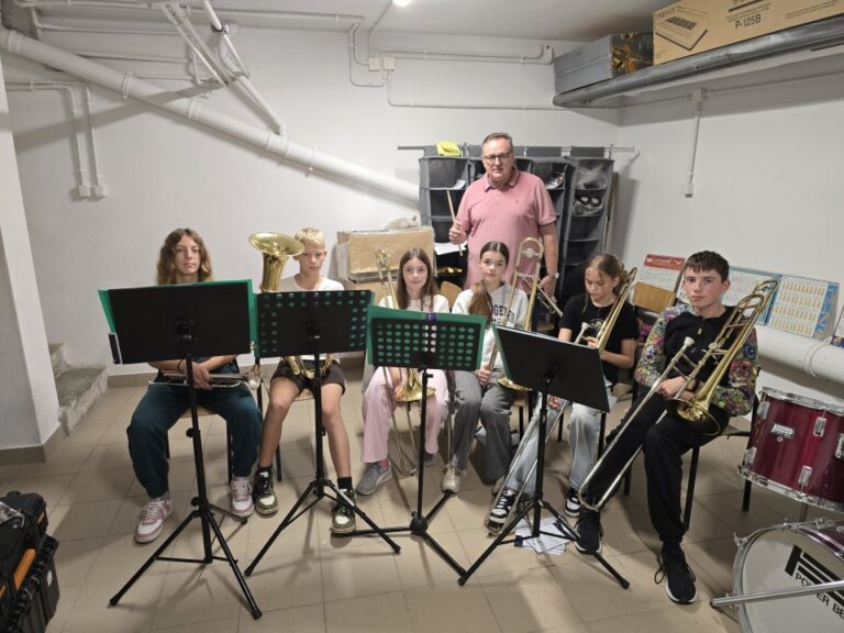 Trening czyni mistrza – warsztaty muzyczne dla Szkolno-Gminnej  Orkiestry Dętej w Morawicy