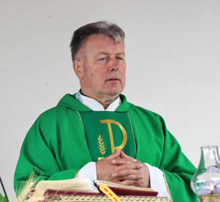 Ks. Zygmunt Kwieciński – proboszcz parafii w Piekoszowie podjął posługę misyjną w Kazachstanie