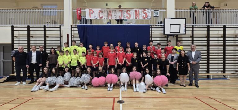 Sportowe emocje i duch rywalizacji. Za nami Gminny Turniej Halowej Piłki Nożnej w Mniowie