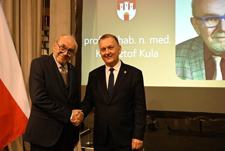 Profesor dr. hab. n. med. Krzysztof Kula otrzymał tytuł honorowego obywatela Chęcin