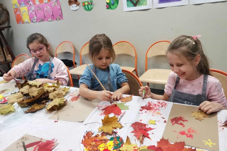 Z wyobraźnią i zapałem – artystyczne zajęcia w Samorządowym Centrum Kultury i Bibliotece w Morawicy