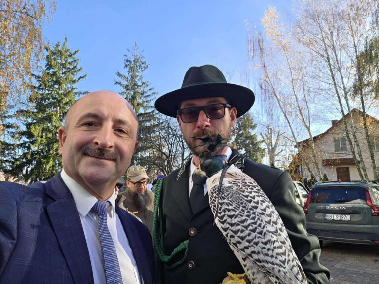 Podtrzymują sokolniczą tradycję