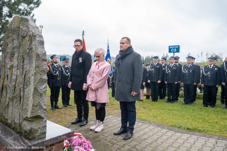 Narodowe Święto Niepodległości w Nowinach. Tu pamięć o bohaterach łączy pokolenia