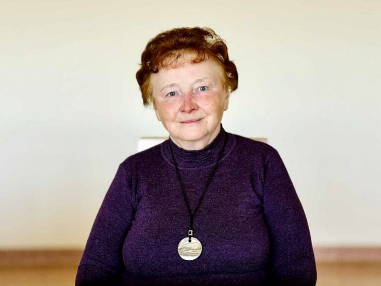 Wspomnienia, które budują wspólnotę – rozmowa z Panią Bogumiłą Wrońską