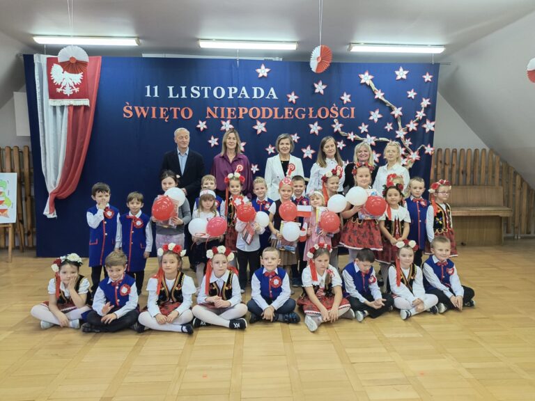 Przedszkolaki z Morawicy uczciły Narodowe Święto Niepodległości