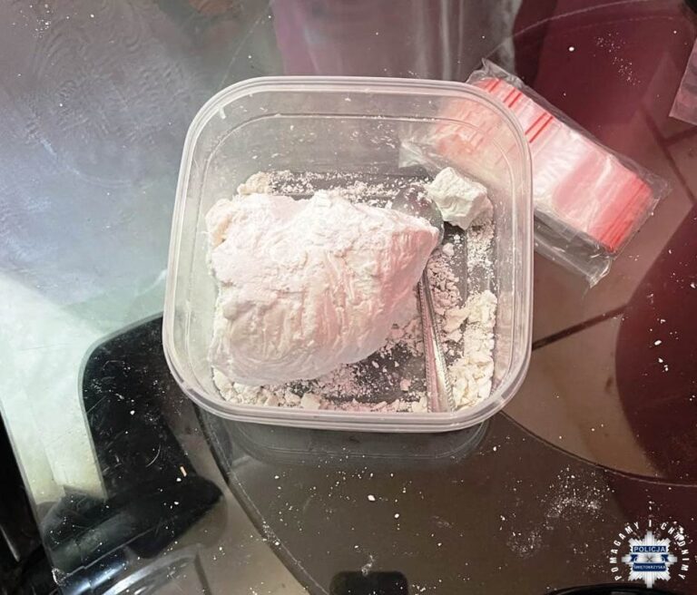 41-latek ze znaczną ilością narkotyków w rękach kieleckich policjantów