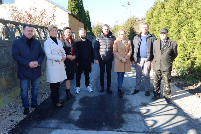 Nowa droga w Jaworzni oddana do użytku. Mieszkańcy zyskali wygodny i bezpieczny dojazd [WIDEO]