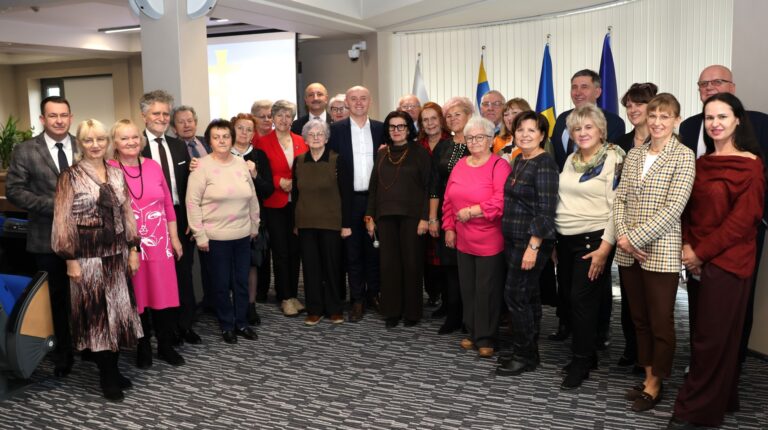 Dzień Seniora świętowano w kieleckim starostwie