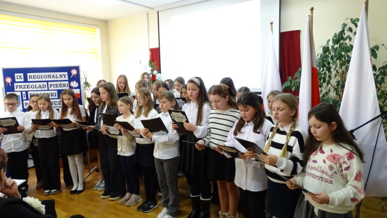 Przegląd Pieśni i Piosenki Patriotycznej w PZS w Chęcinach