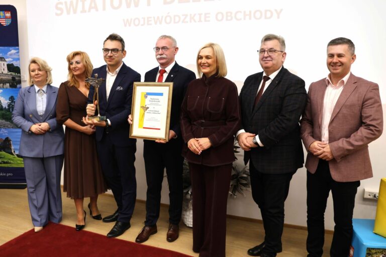 Statuetki Wędrowca Świętokrzyskiego rozdane