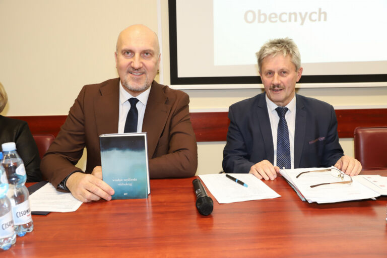 Wiesław Myśliwski z tytułem Honorowego Obywatela Dwikóz