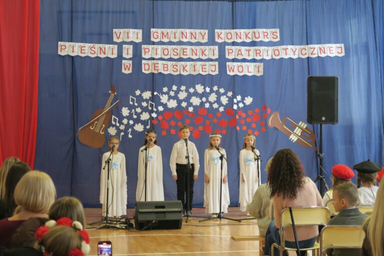 VII Gminny Konkurs Pieśni i Piosenki Patriotycznej w SP w Dębskiej Woli