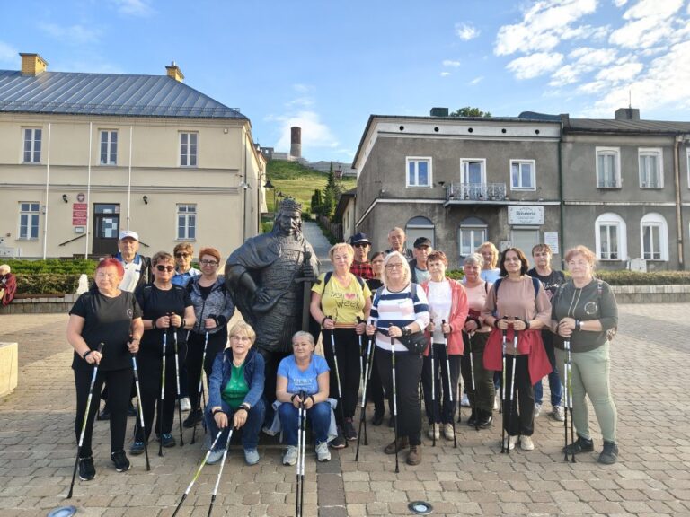 Ponad 2,1 mln zł na wsparcie chęcińskich seniorów. Gmina Chęciny realizuje kompleksowy projekt senioralny