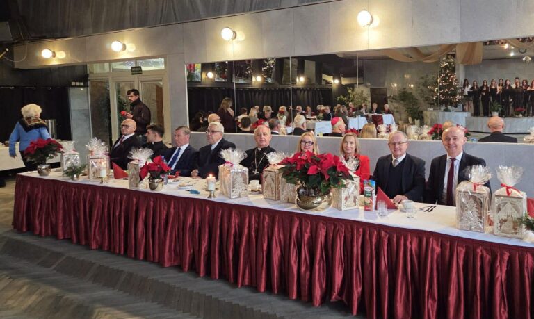 Spotkanie wigilijno- opłatkowe osób niewidomych