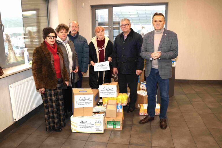 Dary dla rodaków od Chęcińskiego Uniwersytetu Trzeciego Wieku