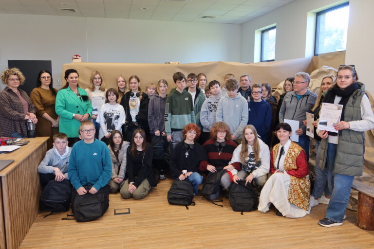 Gra Terenowa „Na szlaku z przeszłością” ożywiła legendy Zajączkowa. To była nauka historii w wyjątkowej odsłonie