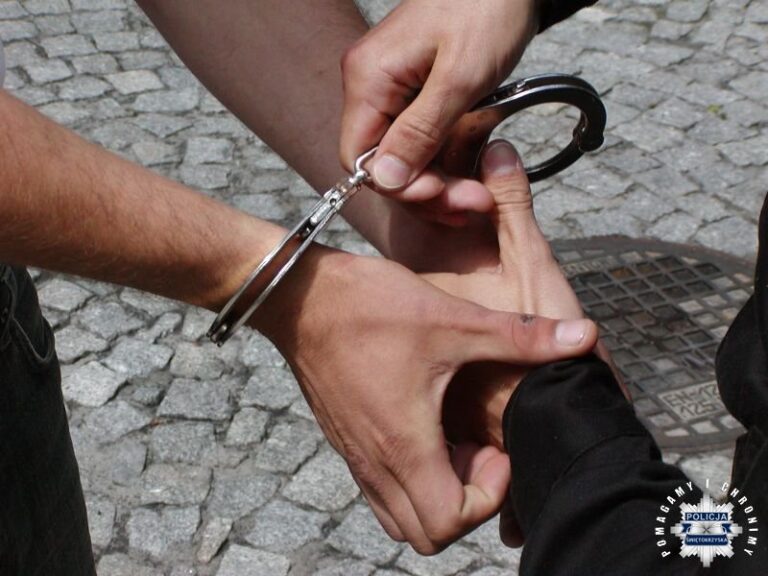 Kolejni poszukiwani zatrzymani przez ostrowieckich policjantów