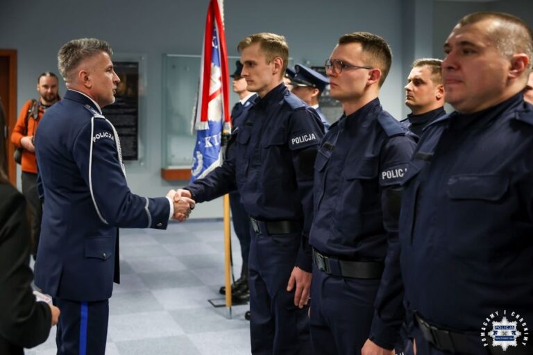 „Pomagajcie i chrońcie!” – ślubowanie nowo przyjętych funkcjonariuszy