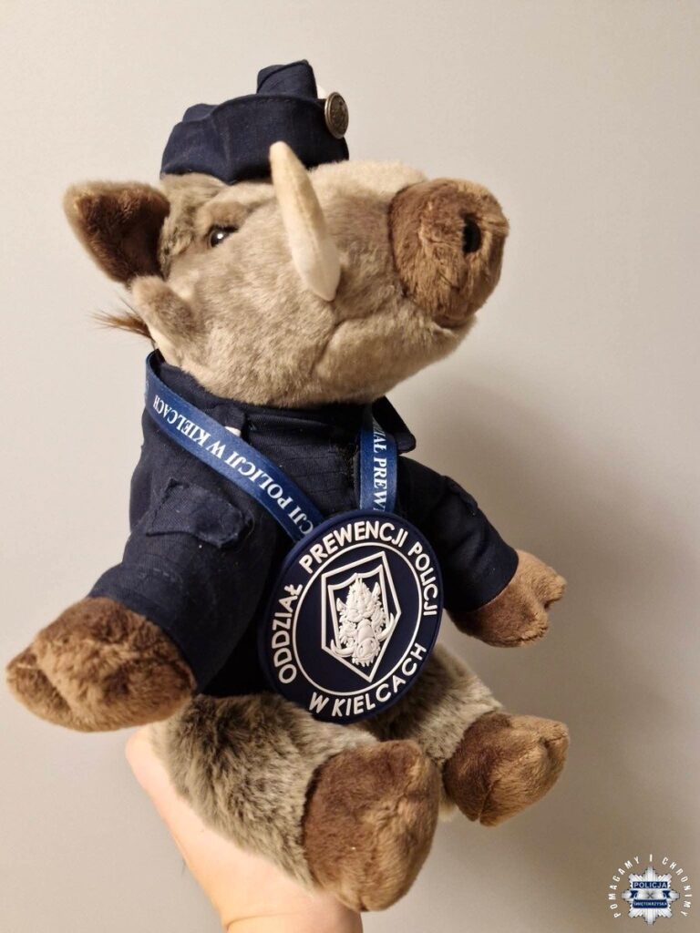 Szyją, licytują i pomagają. Niezwykła historia Kiełka z oddziału prewencji
