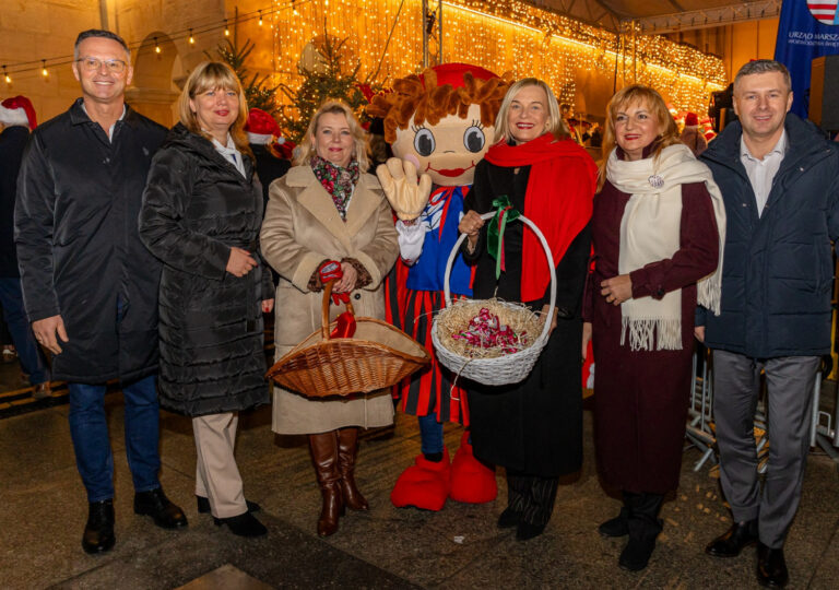 Świętokrzyski Jarmark Bożonarodzeniowy wystartował! Huczne otwarcie przyciągnęło tłumy