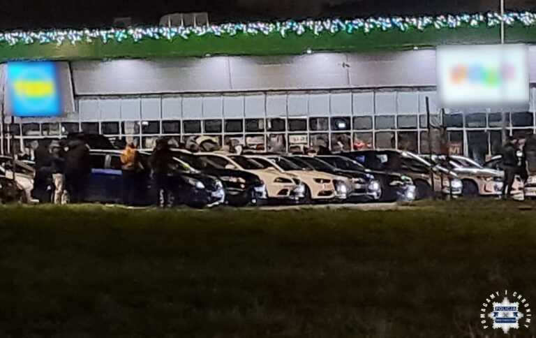 Podejrzenie nielegalnych rajdów – skarżyska policja czuwała nad bezpieczeństwem