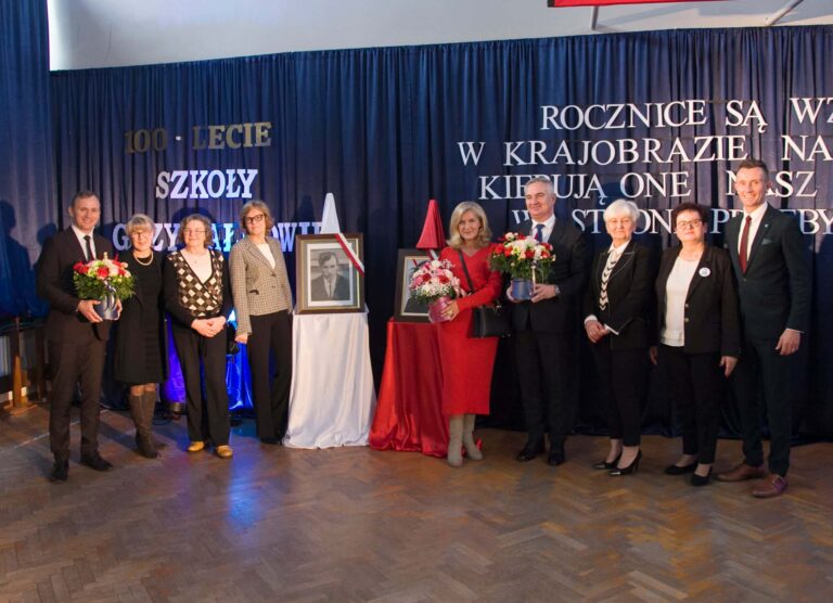 Święto Patrona i jubileusz 100-lecia. Wyjątkowy dzień w Szkole Podstawowej im. Jadwigi Mikody w Grzymałkowie