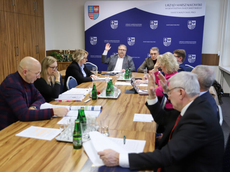 Obradowała Komisje Rewizyjna oraz Komisja Edukacji, Kultury i Sportu