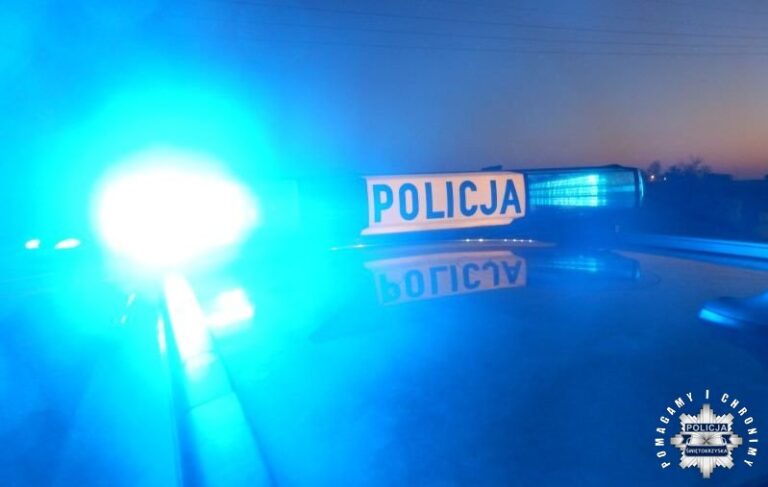 Szybka reakcja policjantów i czujność kierowcy autobusu doprowadziły do odnalezienia nastolatki