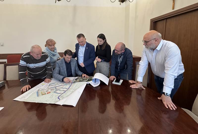 Spotkanie w sprawie koncepcji zagospodarowania Osiedla Sosnówka – najważniejszy krok w stronę zmian