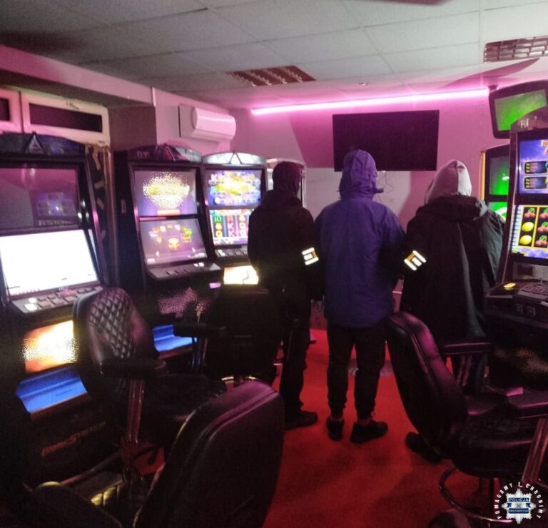 Nielegalna rozrywka, automaty i narkotyki w depozycie