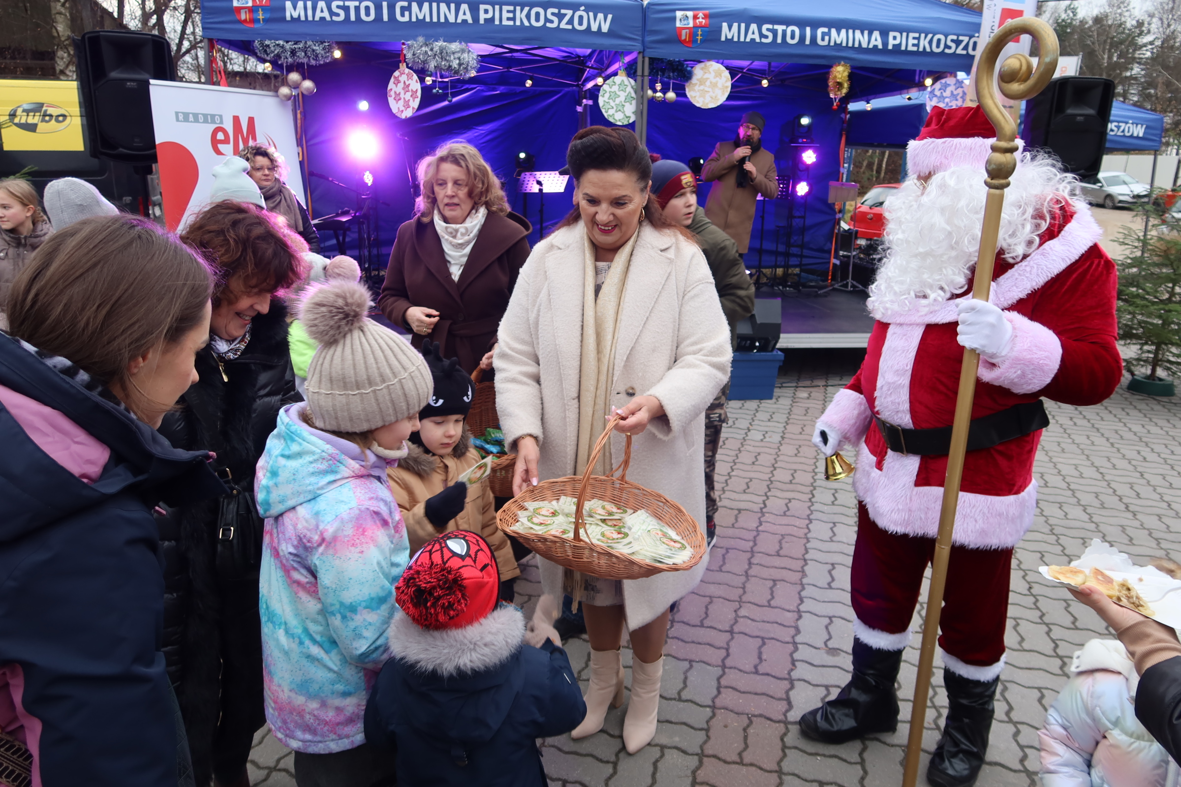 Świąteczna atmosfera w Piekoszowie. Jarmark Bożonarodzeniowy zachwycił atrakcjami!