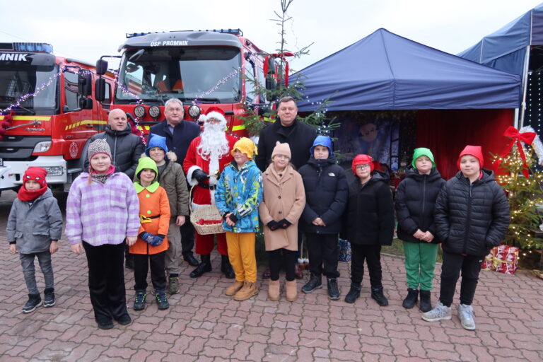 V Jarmark Bożonarodzeniowy w Promniku. Świąteczna strefa Świętego Mikołaja przyciągnęła tłumy