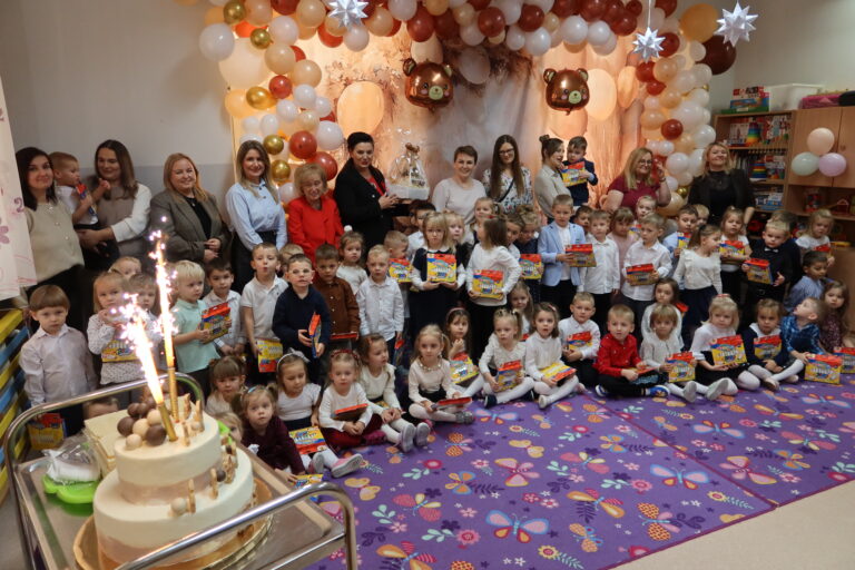 Dzień Przedszkolaka w Brynicy. Były piękne występy, drobne prezenty i pyszny tort [WIDEO]