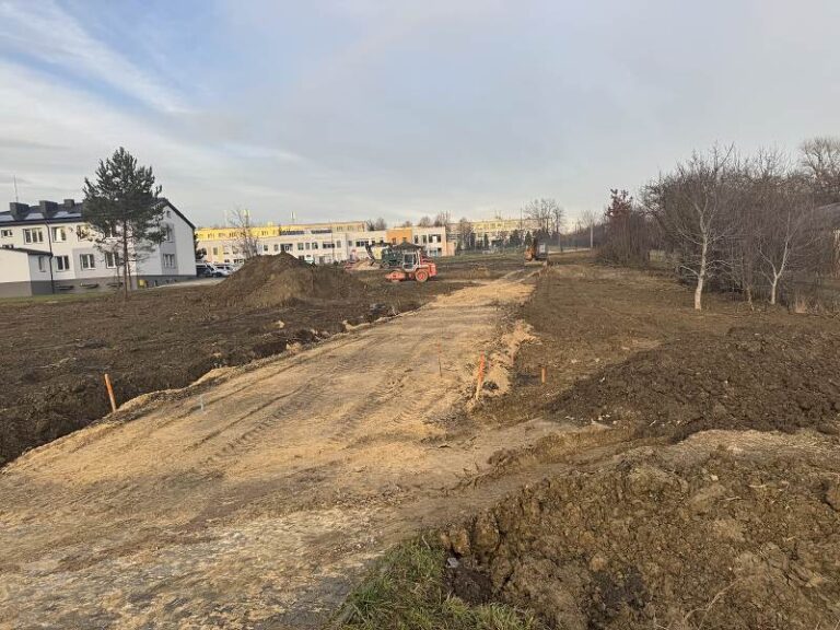 Teren pod budowę nowej remizy Ochotniczej Straży Pożarnej w&nbsp;Chęcinach przygotowany