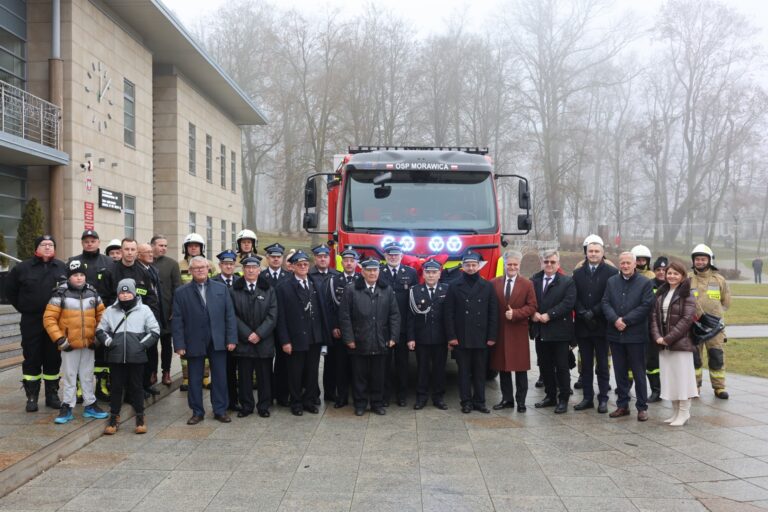 Ochotnicza Straż Pożarna z Morawicy zaprezentowała nowy wóz ratowniczo-gaśniczy. Jednostka wzbogaciła się o Renault MDB3 D