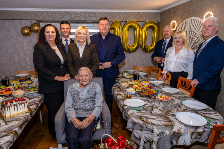 Sto lat zapisanych w pamięci i charakterze. Setne urodziny Józefa Bartkowska z Rudy Strawczyńskiej świętowała w gronie najbliższych i przyjaciół