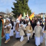 Orszak Trzech Króli i uczestnicy jasełek w Zaborowicach