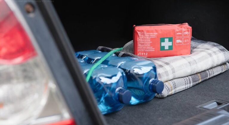 Co spakować do plecaka ratunkowego – radzą żołnierze